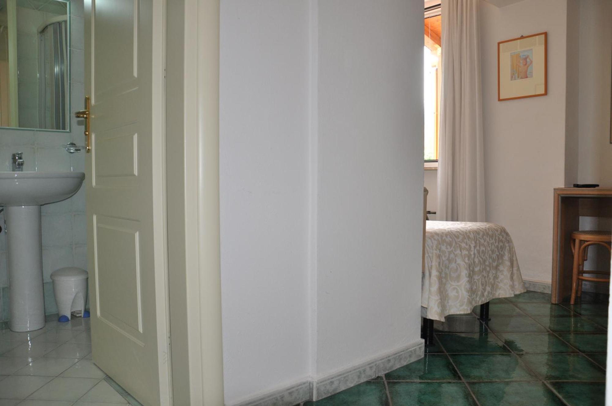 Hotel La Marticana Ischia Kamer foto